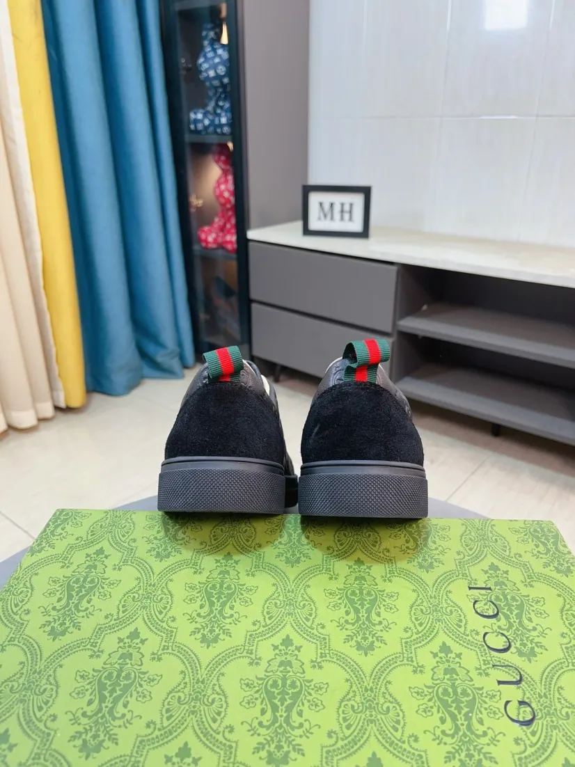 Men's shoes 💰420🌸🌸[GUCCI] Gucci's new spring and summer slip-on loafers with cartoon characters, Fendi F's low-cut trendy men's shoes, 😈The upper is made of Italian 🇮🇹 imported sheep suede with Lafayette embroidered leather, full pigskin lining, original rubber non-slip outsole! The style is high-profile and elegant, and the upper is versatile and fashionable. 🇱🇾🇱🇾A large number of ready-made and reposted pictures will be sold! 38-44,